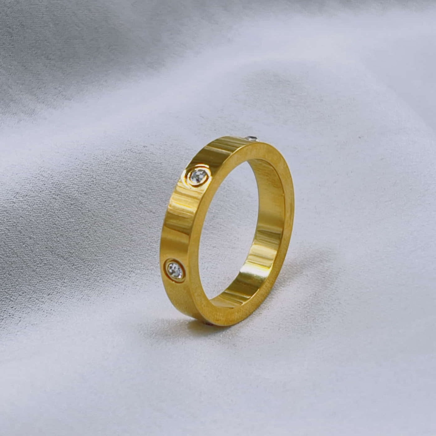 Elegant Golden Rhinestone Casual Ring