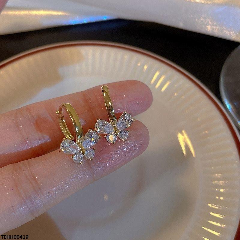Elegant Golden Casual Ear Hoops